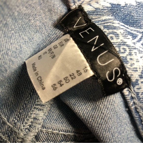 Floral Patterned Blue Jeans size 16 - Picture 10 of 16